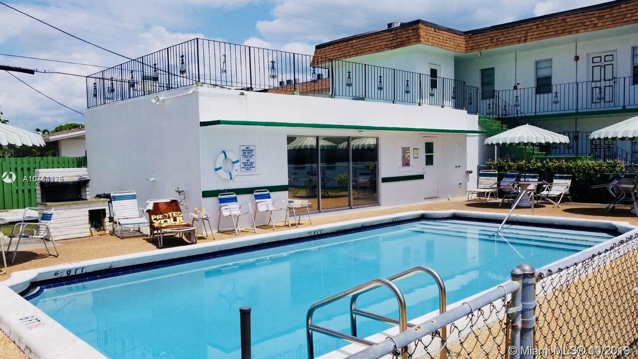 2219 Polk St-Unit -10A in Hollywood, FL - Building Photo