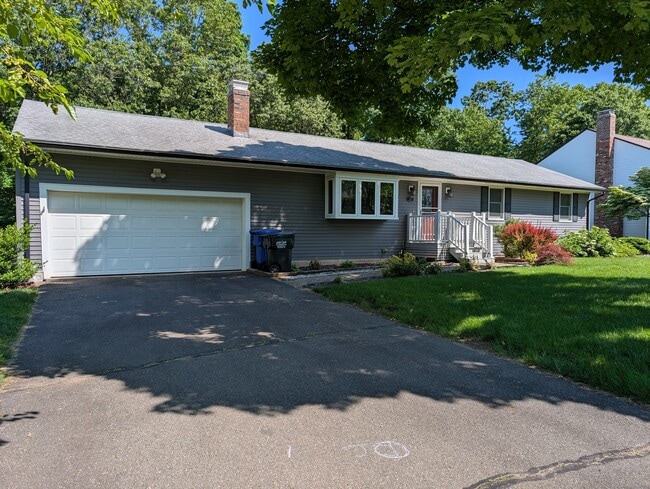 105 Wentworth Dr in South Windsor, CT - Building Photo - Building Photo