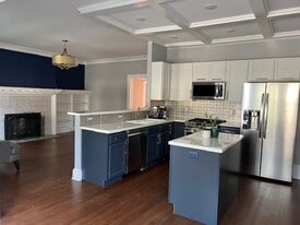 2727 E Bradford Ave in Milwaukee, WI - Building Photo