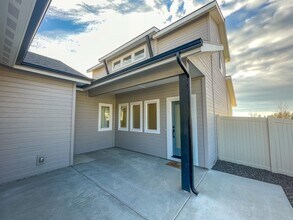 6273 S Binky Ave in Kuna, ID - Building Photo - Building Photo