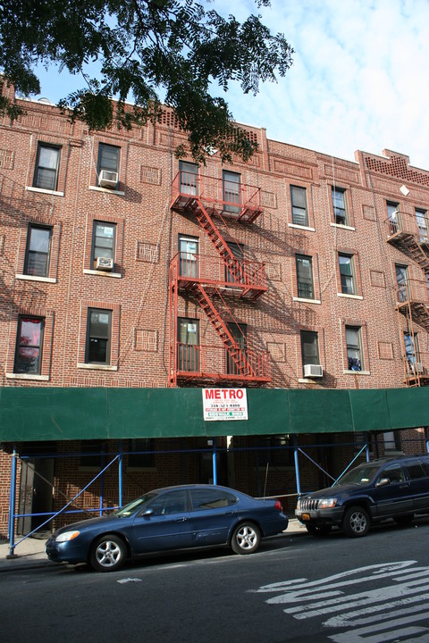 308 E 183rd St in Bronx, NY - Building Photo