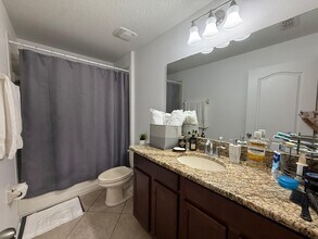 7664 Fairgrove Ave in Windermere, FL - Foto de edificio - Building Photo