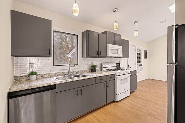 205 Spring St in Durham, NC - Foto de edificio - Building Photo