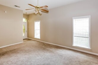 6999 Parkbrook Ln in Cordova, TN - Foto de edificio - Building Photo