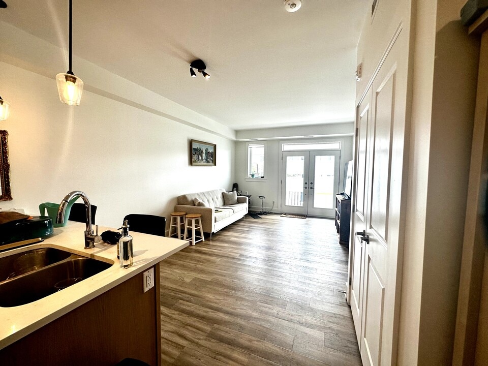 170 Cope Dr in Ottawa, ON - Building Photo