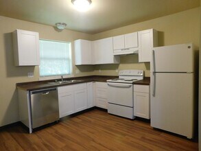 1114 A St, Unit 1118 in Springfield, OR - Building Photo - Building Photo