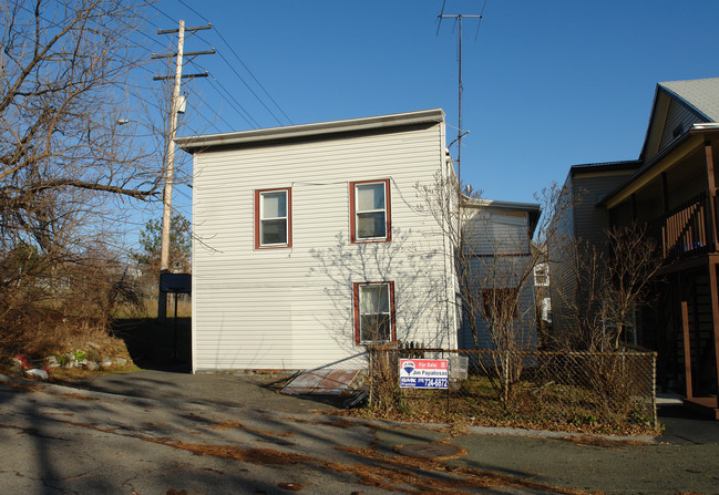 9-11 Whitehall St in Cohoes, NY - Foto de edificio - Building Photo