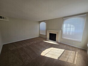 2804 Crystal Lantern Dr in Henderson, NV - Building Photo - Building Photo