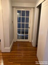 211 Saint Paul St, Unit B in Brookline, MA - Foto de edificio - Building Photo
