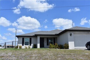 117 NW 23rd Terrace in Cape Coral, FL - Building Photo
