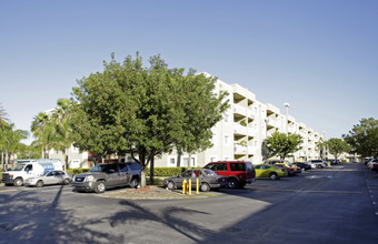 Vizcaya Villas Apartments in Miami, FL - Building Photo - Building Photo