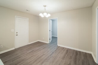 2 Summit Ave in Goose Creek, SC - Building Photo - Building Photo