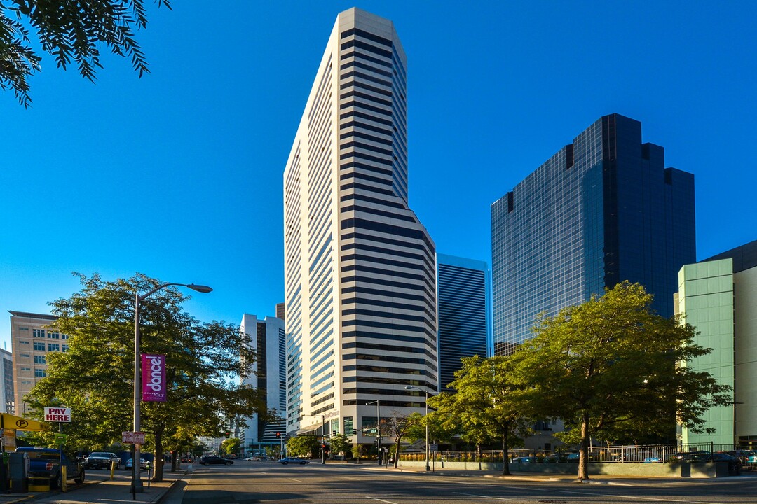 The Apartments at Denver Place in Denver, CO - Foto de edificio