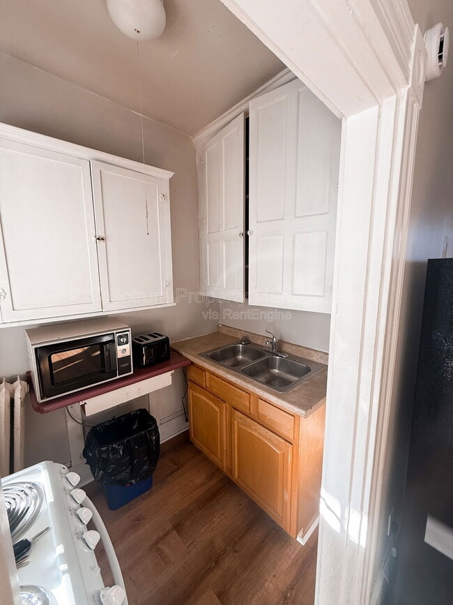 30 Pleasant St in Waterville, ME - Foto de edificio - Building Photo