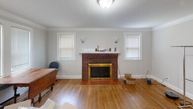 25 Greycliff Rd in Boston, MA - Foto de edificio - Building Photo