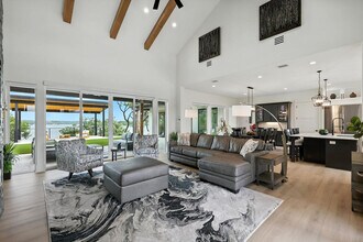 123 Heavens Rdg in Gainesville, TX - Building Photo - Building Photo