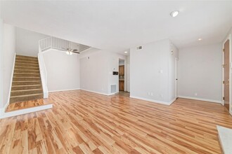 1116 Bering Dr in Houston, TX - Building Photo - Building Photo