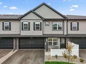 5297 Long Pointe Pass in Woodbury, MN - Building Photo