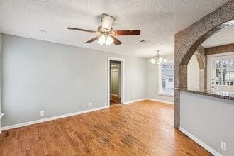 10710 Joaquin Dr in Dallas, TX - Building Photo - Building Photo