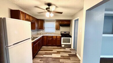 10203 Hobkirk Dr in St. Louis, MO - Building Photo - Building Photo