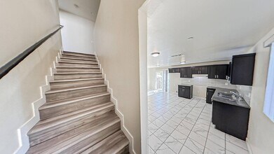 630 1/2 W 79th St in Los Angeles, CA - Building Photo - Building Photo