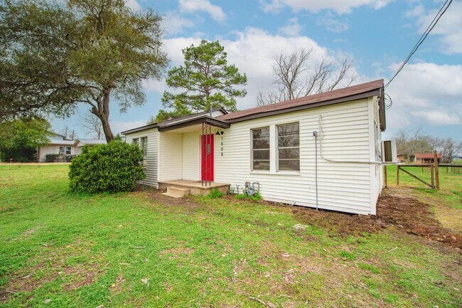 1608 TX-21 in Caldwell, TX - Building Photo - Building Photo