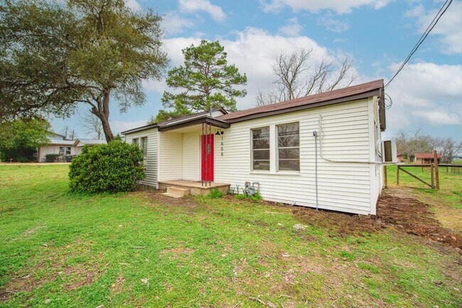 1608 TX-21 in Caldwell, TX - Foto de edificio - Building Photo