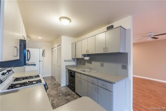 23608 N Rockledge in Novi, MI - Foto de edificio - Building Photo