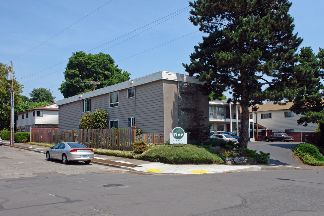 3101 SE Pine St in Portland, OR - Building Photo