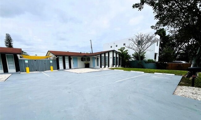 49 SE 13th St in Dania Beach, FL - Building Photo - Building Photo