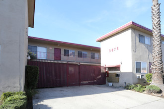 The Wade Apartments in Los Angeles, CA - Building Photo - Building Photo