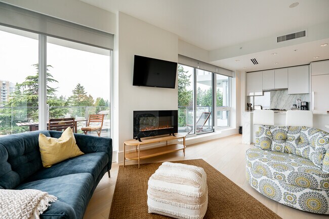 1500-1500 Martin St in White Rock, BC - Building Photo - Building Photo
