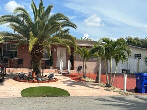 1907 SW 99th Ter in Miramar, FL - Building Photo - Building Photo