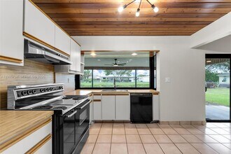 9454 Sterling Dr in Cutler Bay, FL - Building Photo - Building Photo