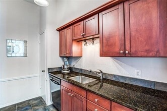 10421 High Hollows Dr in Dallas, TX - Building Photo - Building Photo