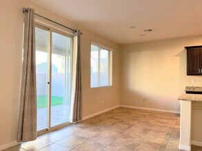 9256 Blue Agate St in Las Vegas, NV - Building Photo - Building Photo