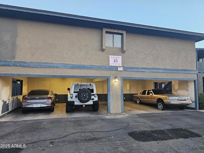 property at 286 W Palomino Dr