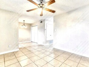 900 E Leslie Cir in Austin, TX - Building Photo - Building Photo