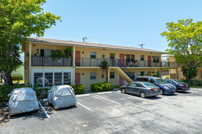 Rita Apts III Condo in Lake Worth, FL - Foto de edificio - Building Photo