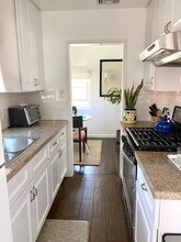 811 E Nutwood St in Inglewood, CA - Building Photo - Building Photo