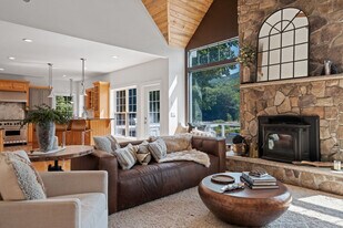 16 Depot St in Woodstock, NH - Building Photo