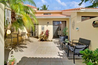 204 Old Meadow Way in Palm Beach Gardens, FL - Building Photo - Building Photo