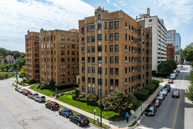 Henry Wadsworth Longfellow Apartments in Kansas City, MO - Building Photo - Building Photo