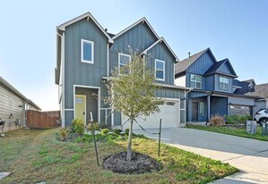 191 Frogmore Lp in Uhland, TX - Building Photo