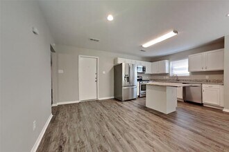 2403 Pine Cone Dr in Houston, TX - Building Photo - Building Photo