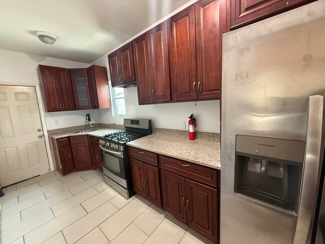 218-78 Hempstead Ave in Queens, NY - Building Photo - Building Photo