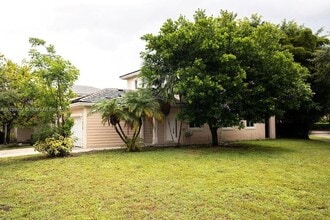 273 SE 32nd Ave in Homestead, FL - Building Photo - Building Photo