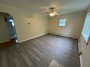 17 Charles Rd in Latham, NY - Building Photo - Building Photo