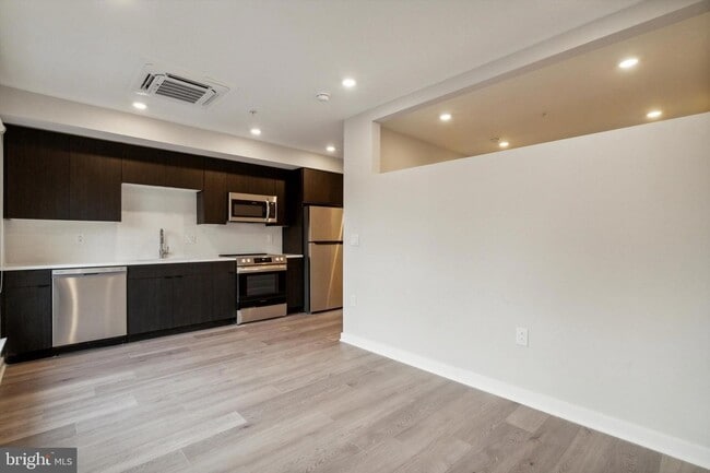 3449 Scotts Ln, Unit 310 in Philadelphia, PA - Building Photo - Building Photo