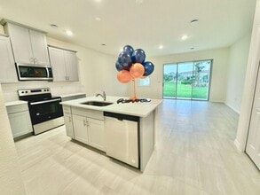 4554 Small Creek Rd in Kissimmee, FL - Building Photo - Building Photo